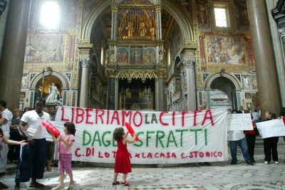 Action occupa la basilica di S. Giovanni per il diritto alla casa